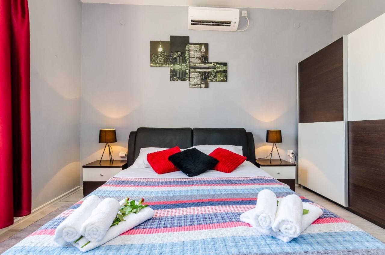 Holiday Home Lungo Mare มลินี ภายนอก รูปภาพ