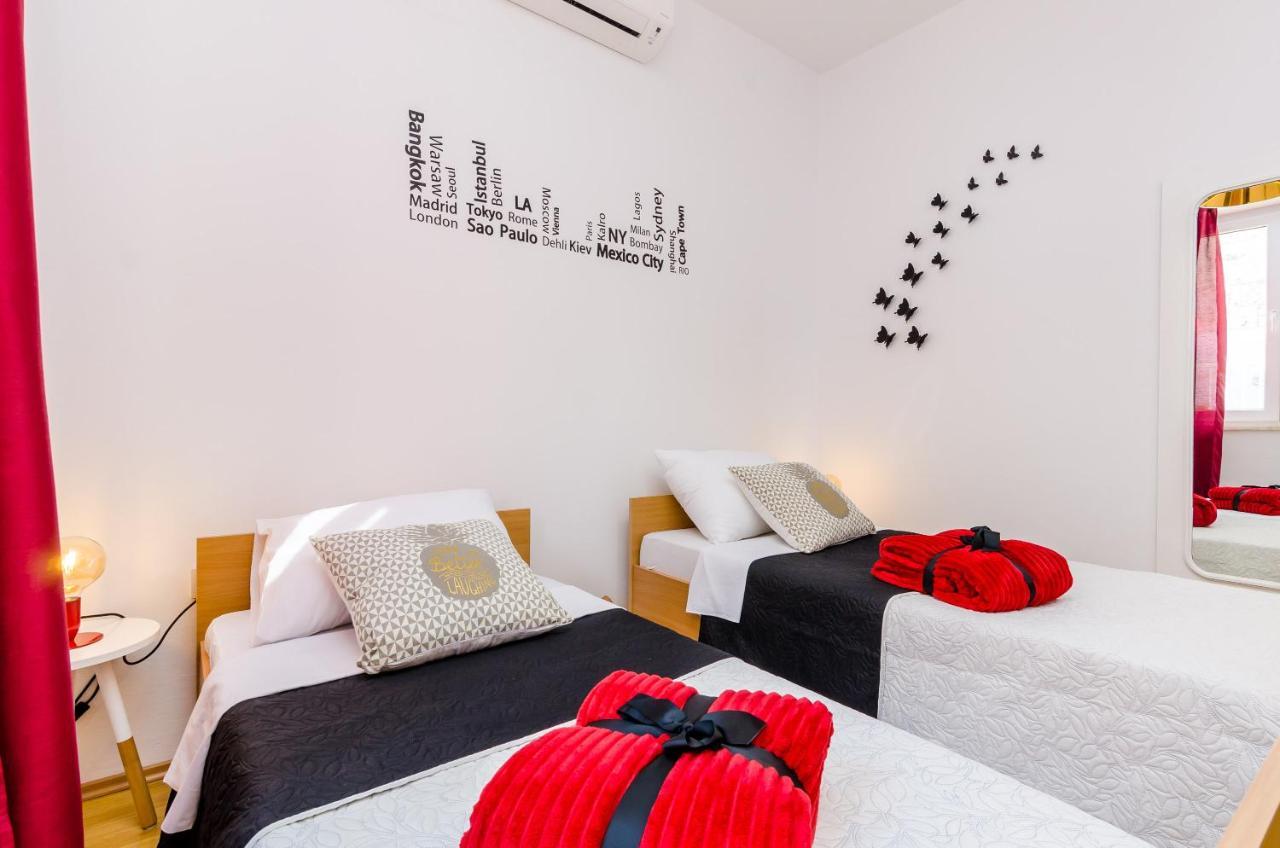 Holiday Home Lungo Mare มลินี ภายนอก รูปภาพ