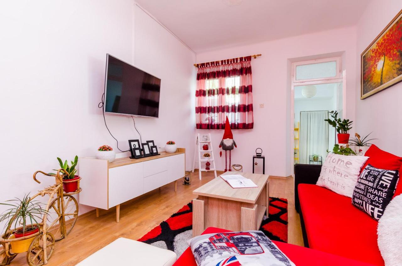 Holiday Home Lungo Mare มลินี ภายนอก รูปภาพ
