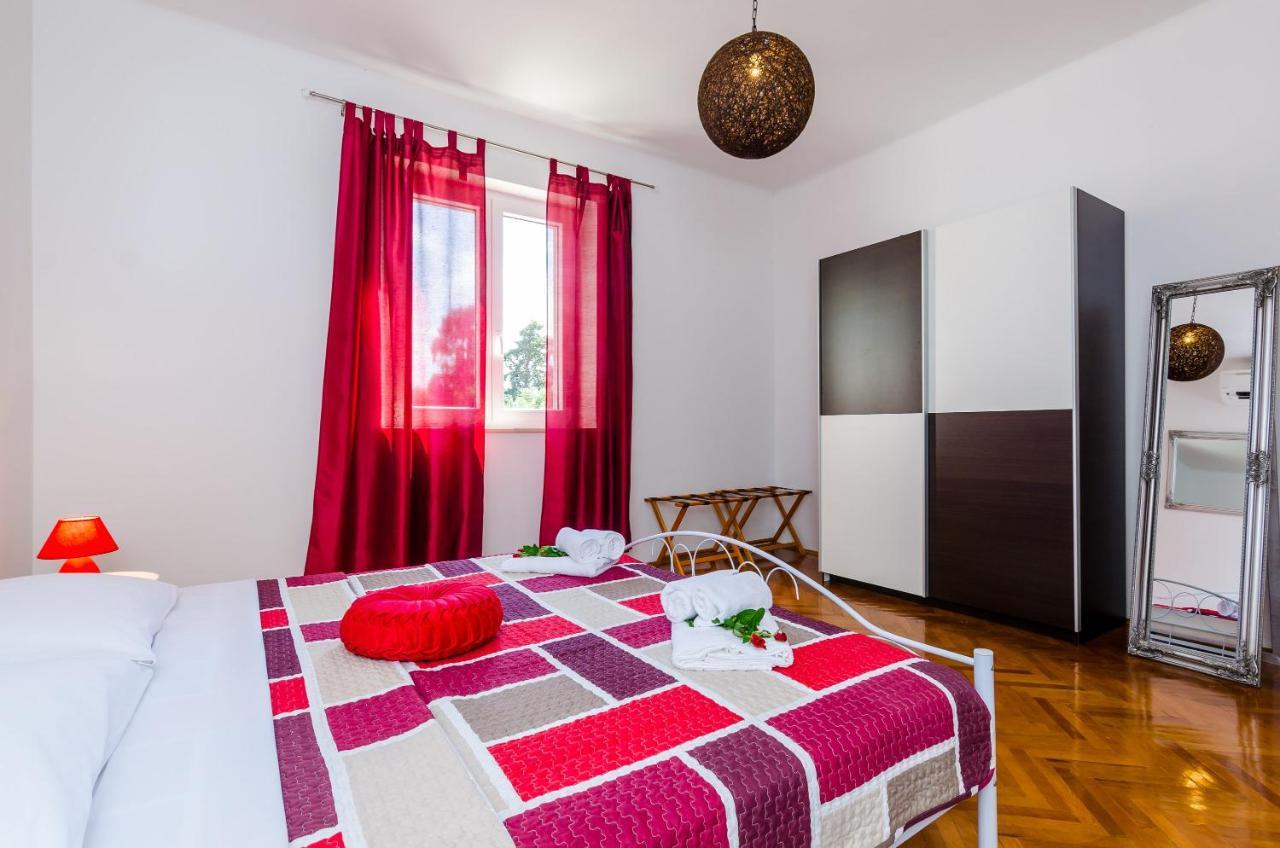 Holiday Home Lungo Mare มลินี ภายนอก รูปภาพ